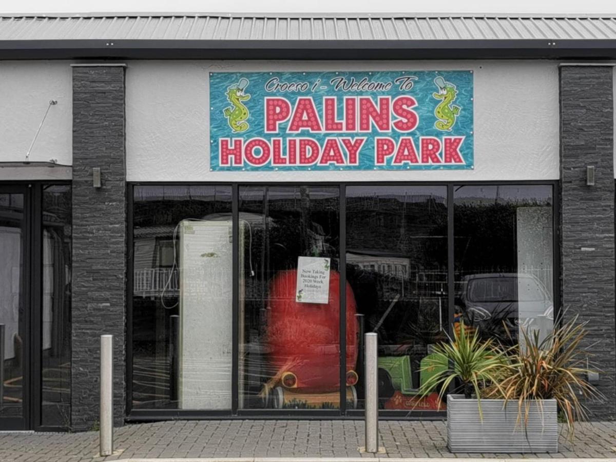 Private Caravan on Palins Holiday Park, North Wales - Housity