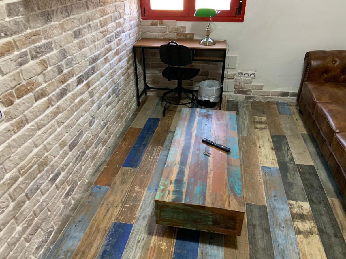 Small Studio Inside a Penthouse on the Border - Housity