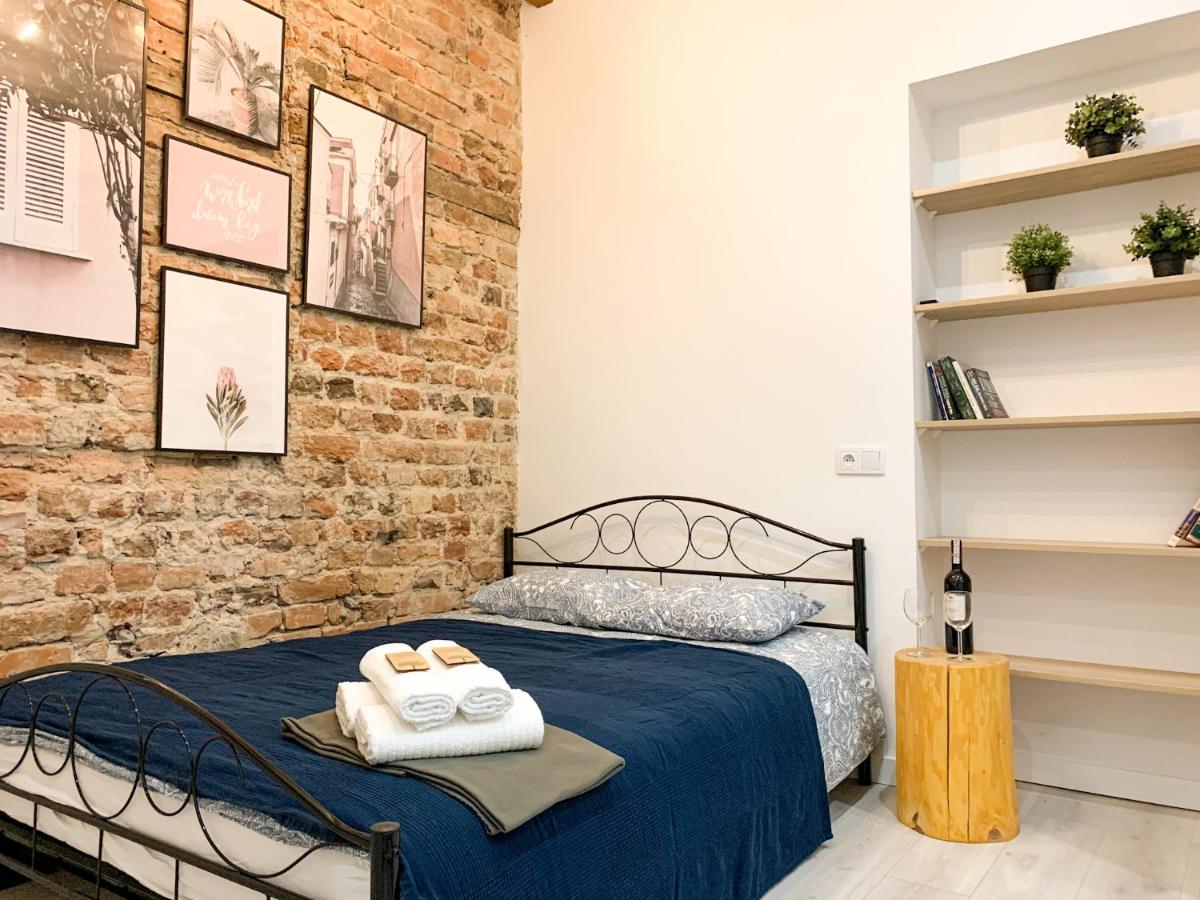 Simply Modern Apartment - Housity
