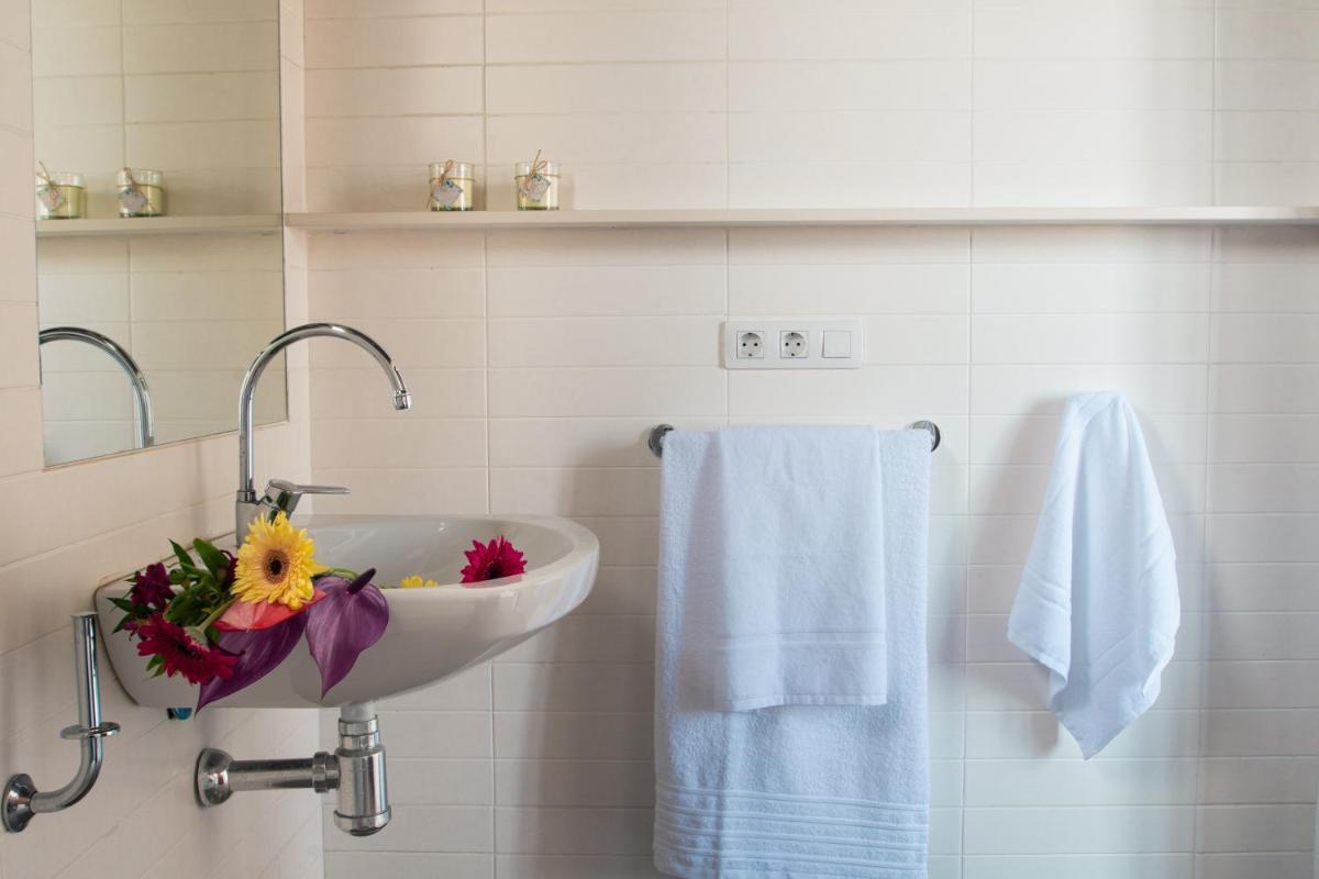 Un baño de Casas Heddy, Well-being Resort