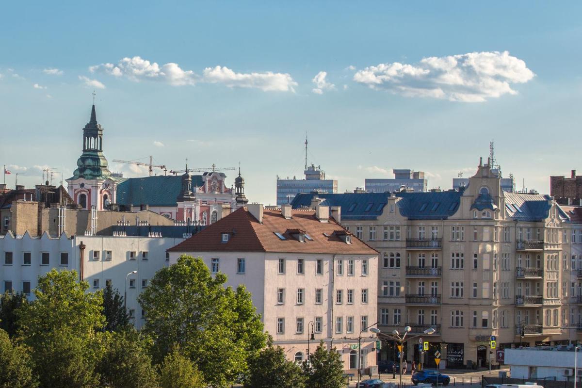 SKY APARTMENTS POZNAŃ - Housity