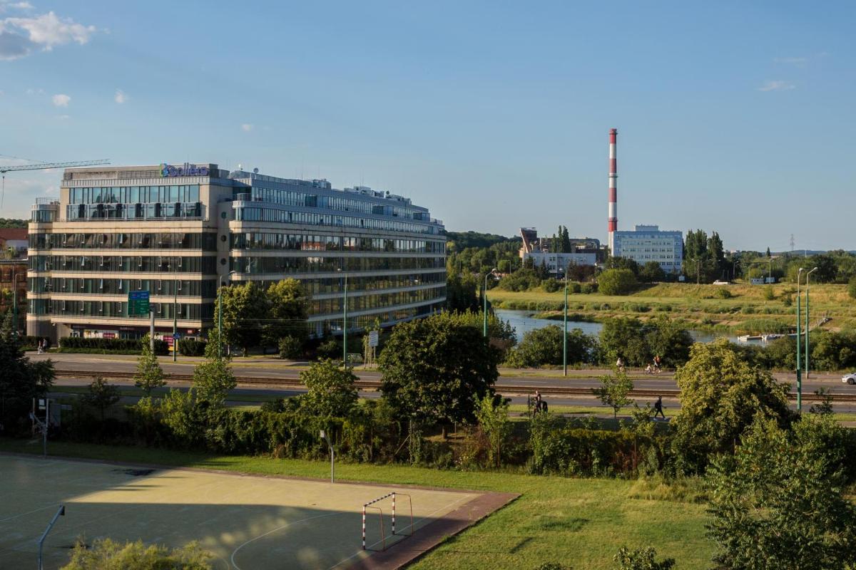 SKY APARTMENTS POZNAŃ - Housity