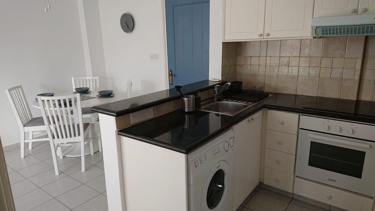 Suitetrails - Sea view Apartment Peyia, Paphos