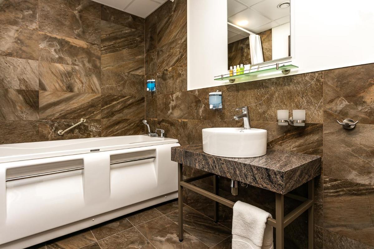 Adoryal Hotell - Housity
