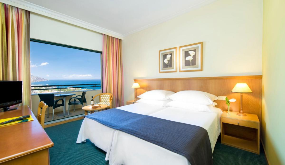 Uma cama ou camas num quarto em Madeira Panorâmico Hotel
