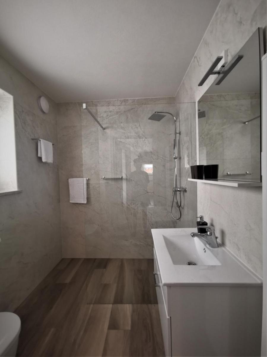 Yellow Dreamhouse - Housity
