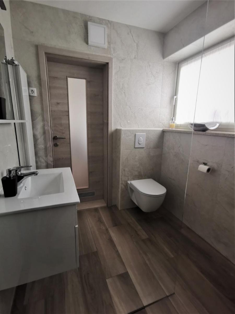 Yellow Dreamhouse - Housity