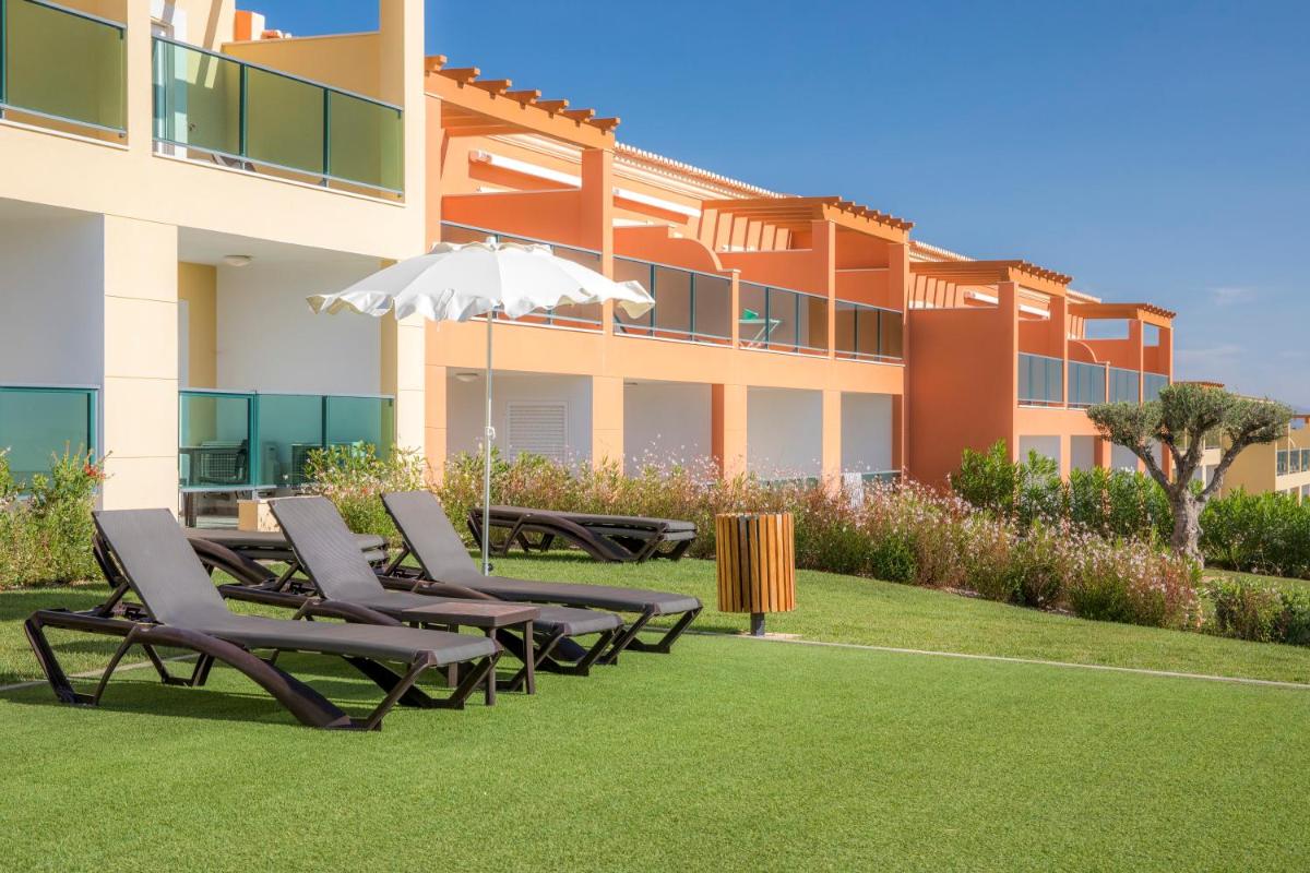 Um jardim no exterior de Boavista Golf & Spa - Bela Colina Holidays