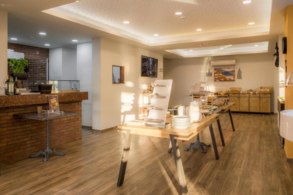 Uma televisão e/ou sistema de entretenimento em Boavista Golf & Spa - Bela Colina Holidays
