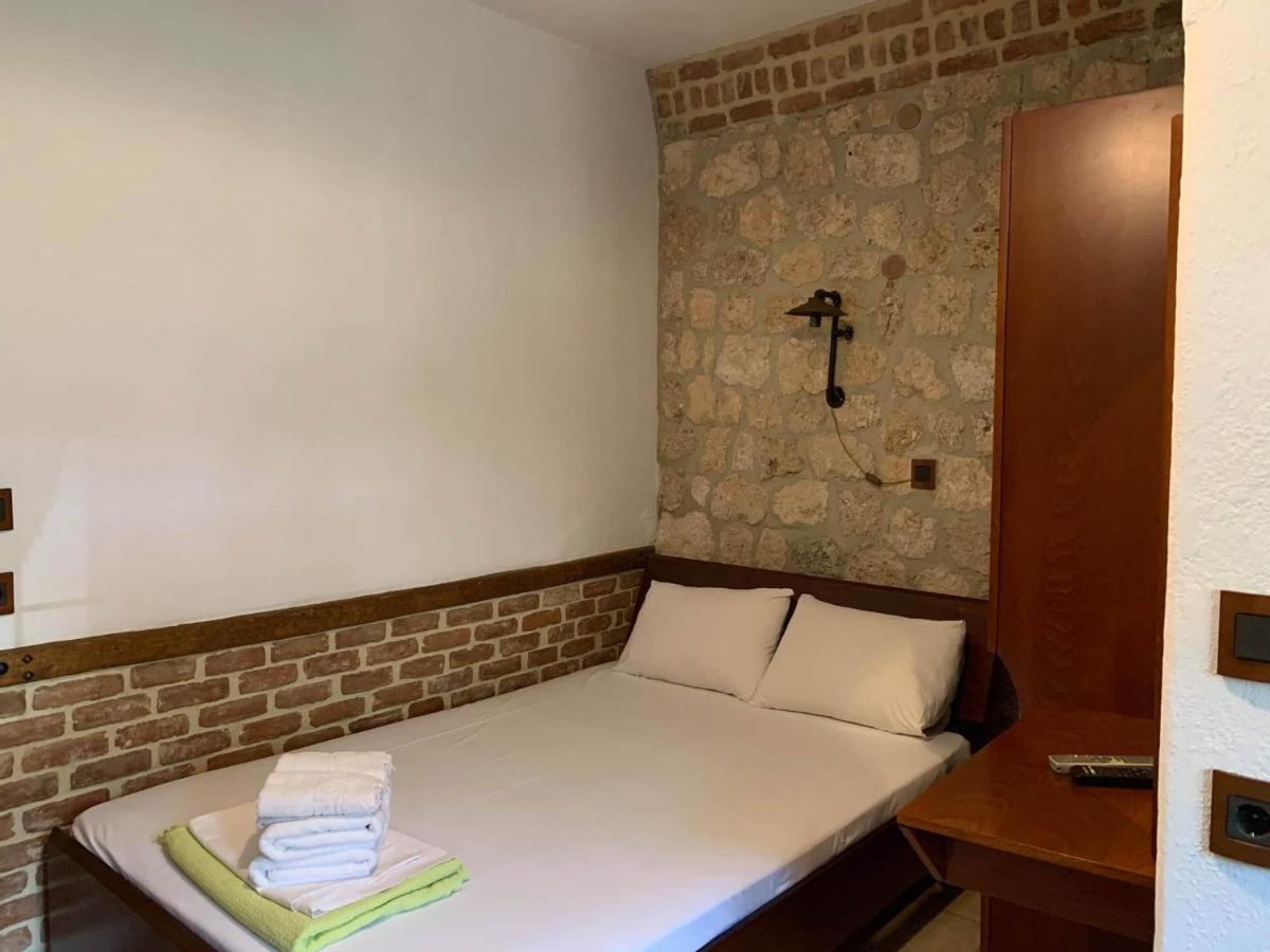Alexandros - Housity