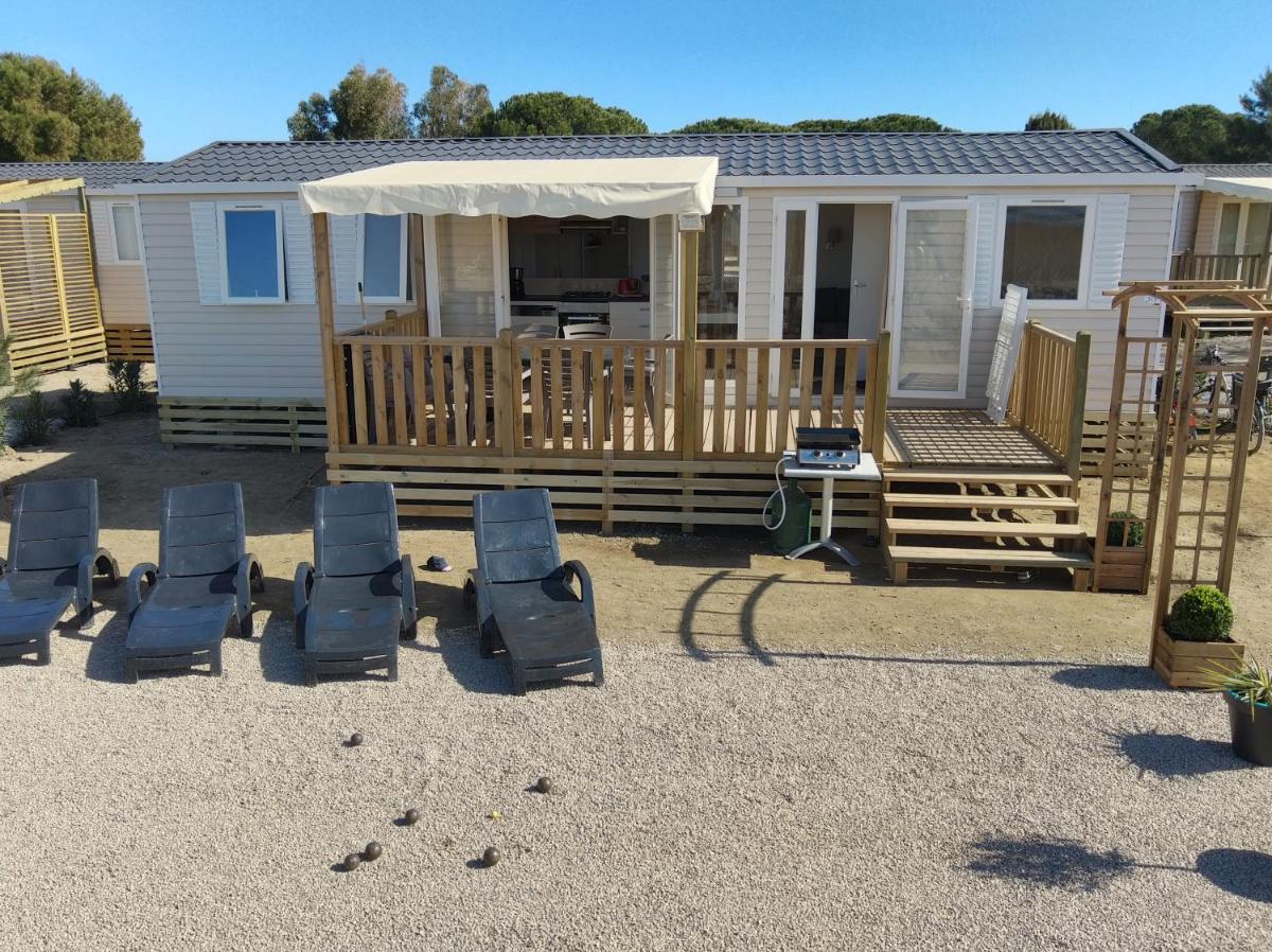 Mobil home à 100 m des plages dans camping 4 étoiles avec vue sur la montagne - Housity