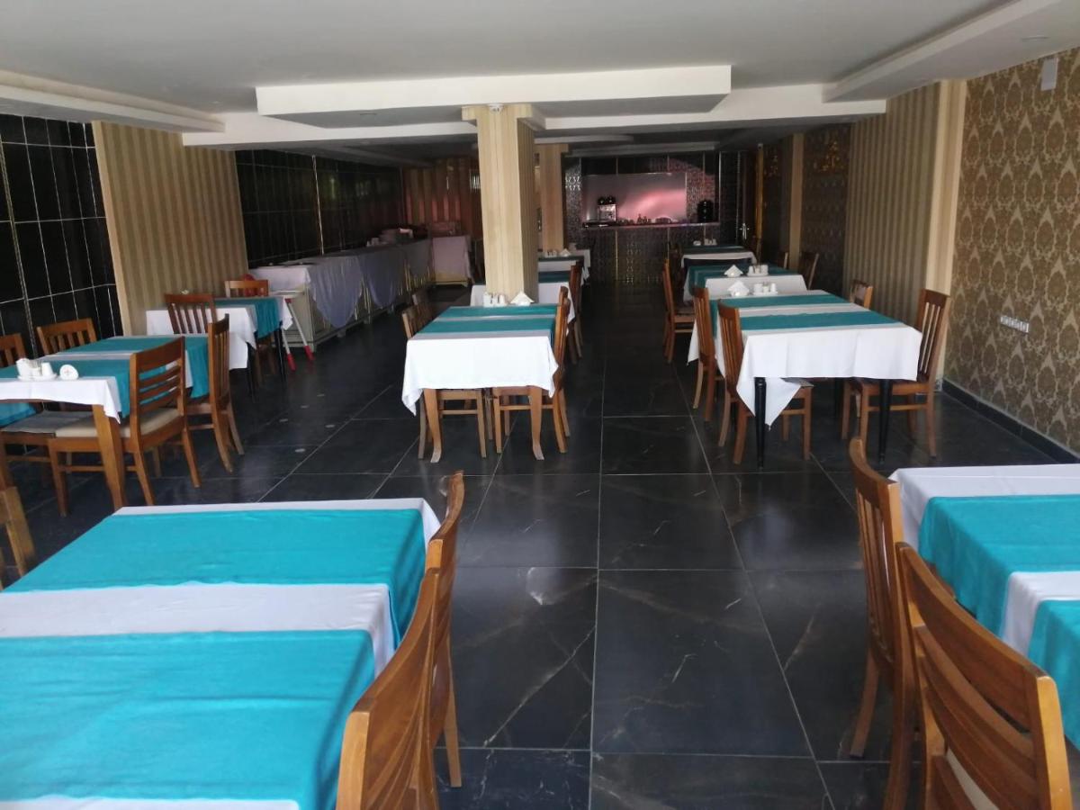 Metros Hotel - Housity