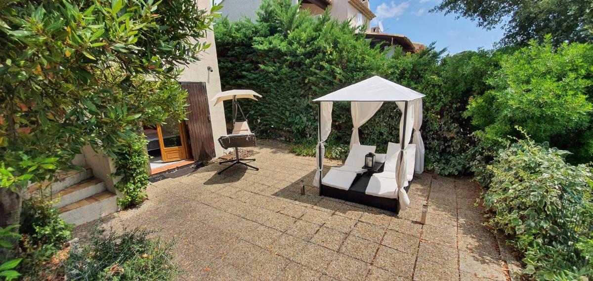 Saint Raphael - Appartement dans villa au calme à Valescure y- Prix inchangés - Housity