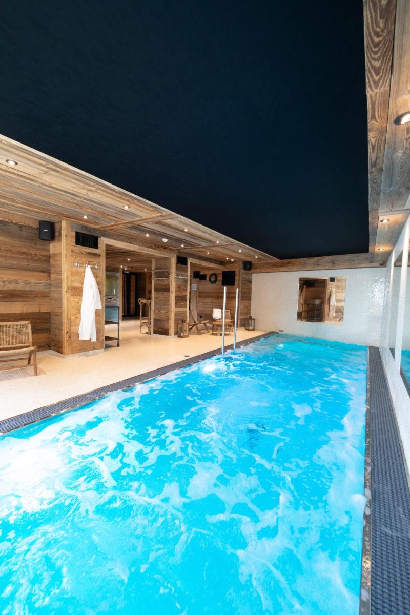 Piscine de l'établissement Hotel Le V de Vaujany ou située à proximité
