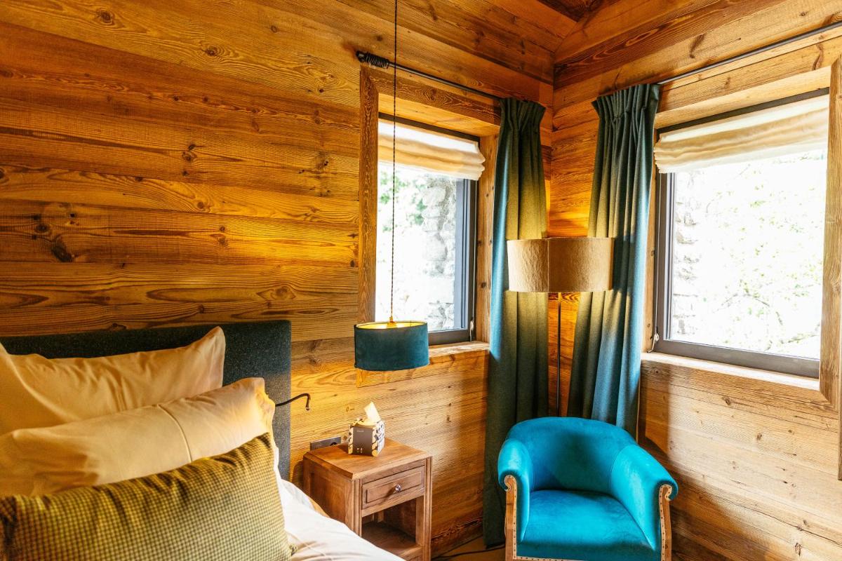 Coin salon dans l'établissement Hotel Le V de Vaujany