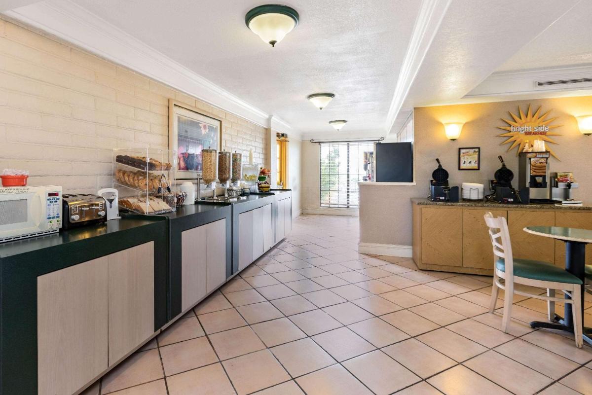 La Quinta Inn by Wyndham El Paso West - Housity