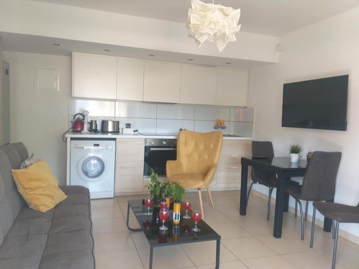 Protopapas House - Housity