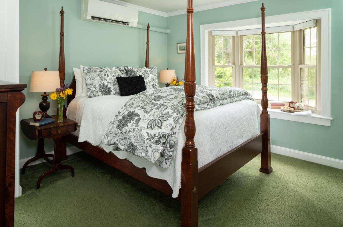 1802 House Bed & Breakfast - Housity