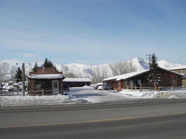 High Country Motel - Housity