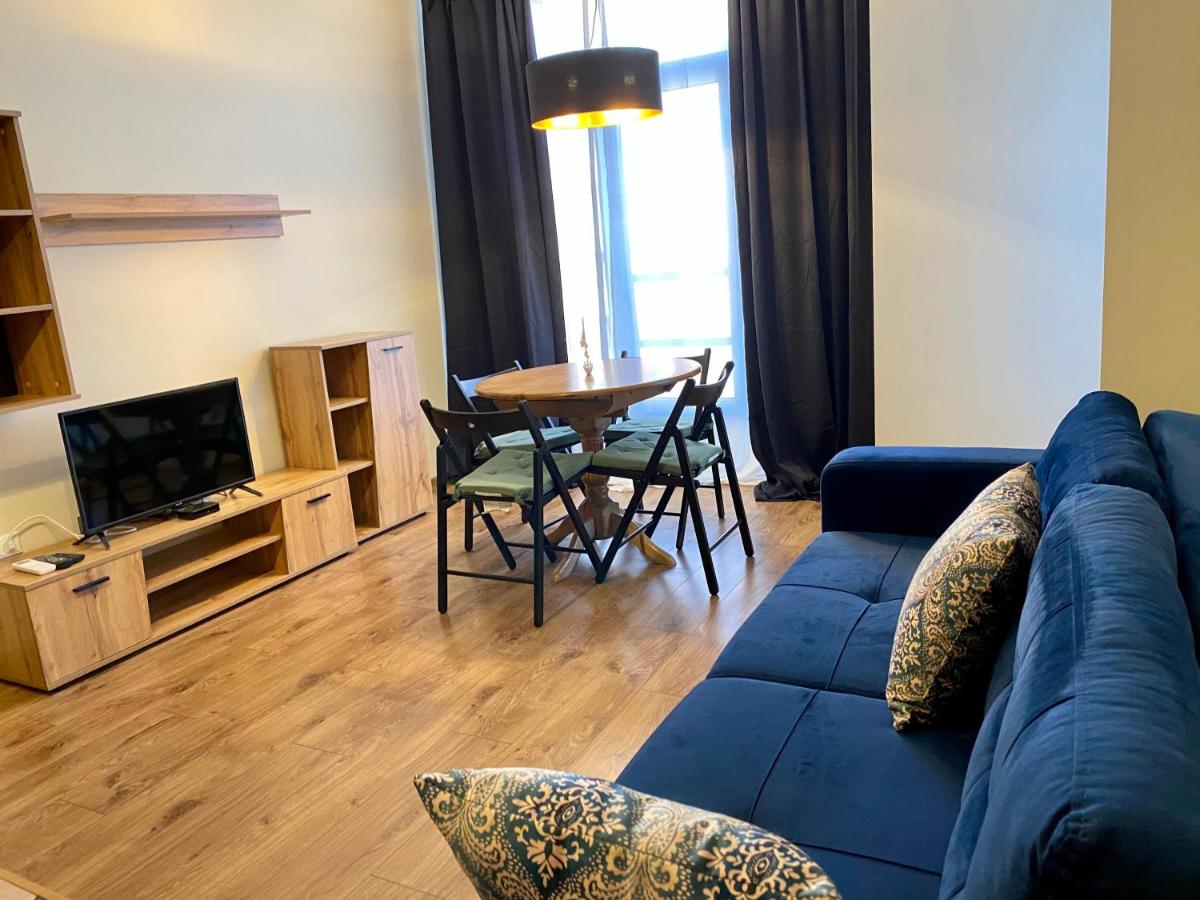 Boutique Magenta Gold Apartment - Housity