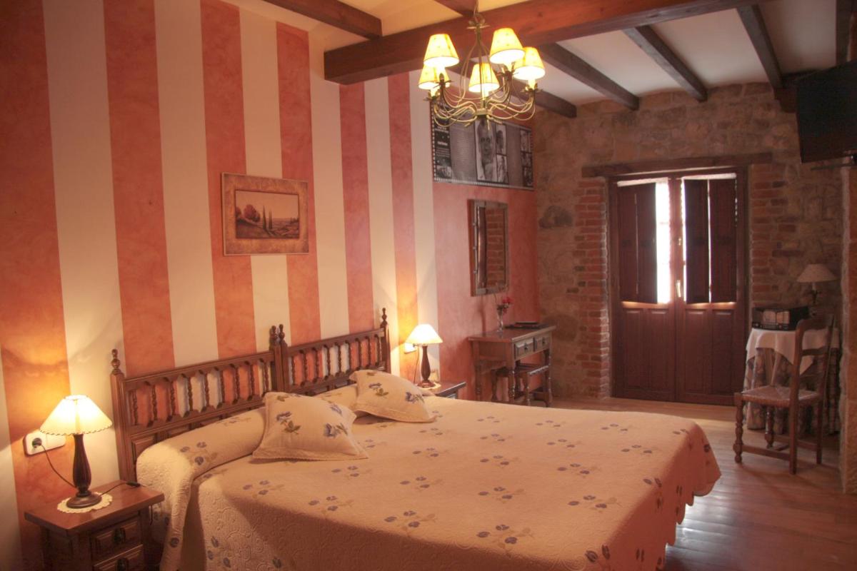 Zona de estar de Hotel "Posada de Cantabria EL SOLAR" -Cenas típicas y Gintonic- Bar -Terraza panorámica