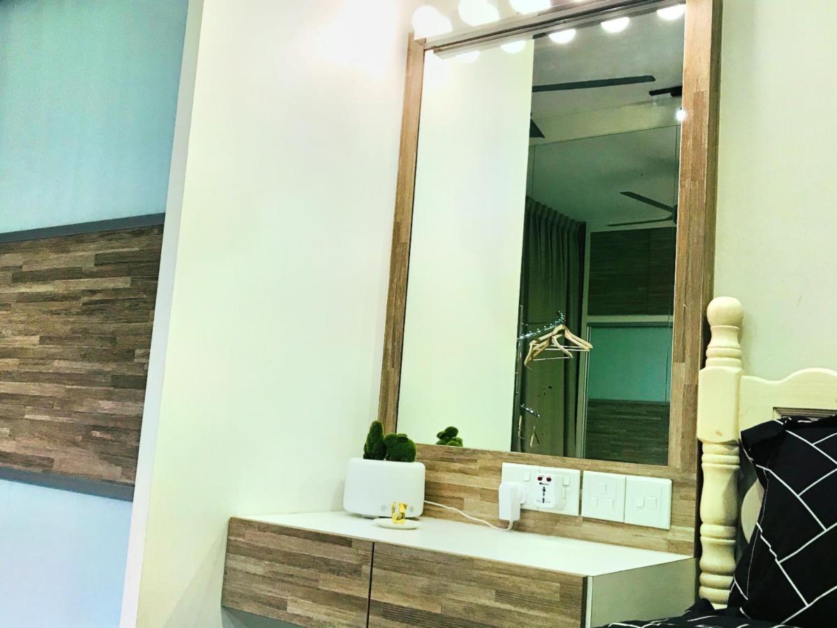 Palazio Mount Austin 2-3pax 5mins Toppen , Ikea ,AEON,Water Theme park - Housity