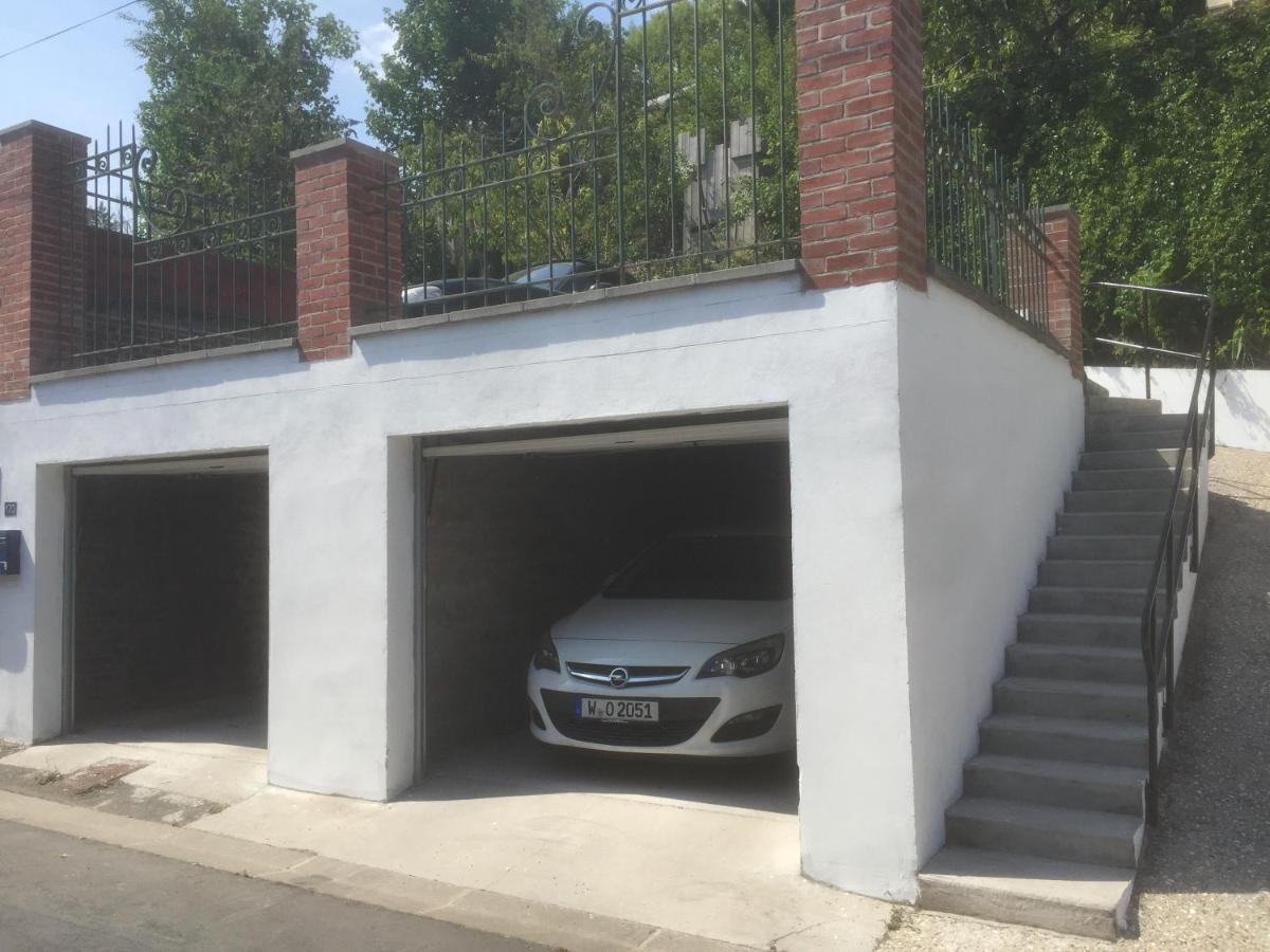 Rouen ECO LODGES maison entière avec terrasse dans jardin potager piscine parking - Housity