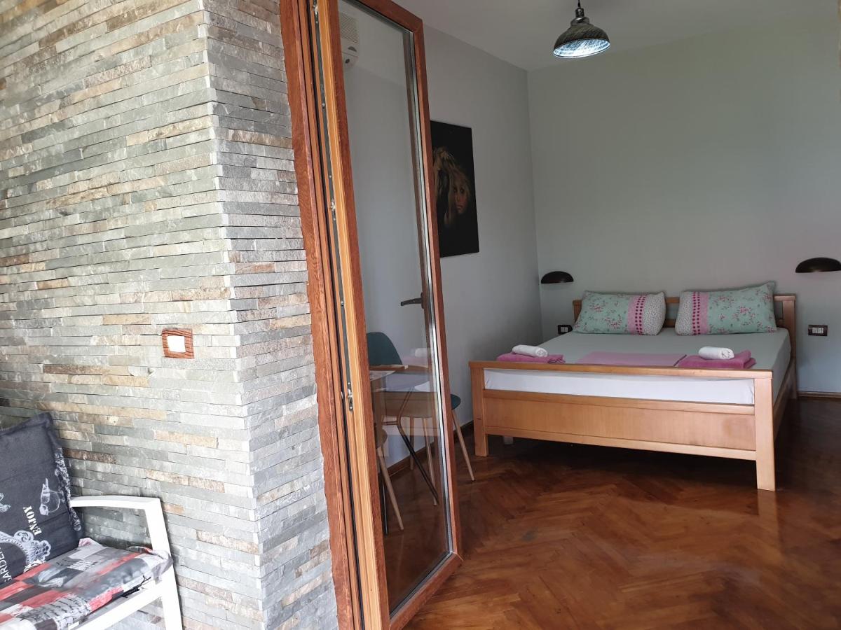 Elisabet Tirana - Housity