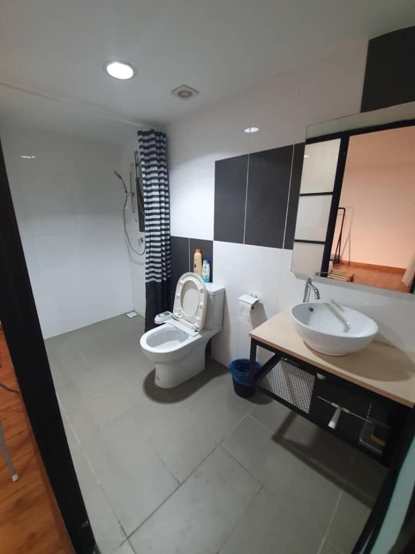 Suitetrails - Duplex Studio at Empire City Damansara Perdana Wifi Netflix