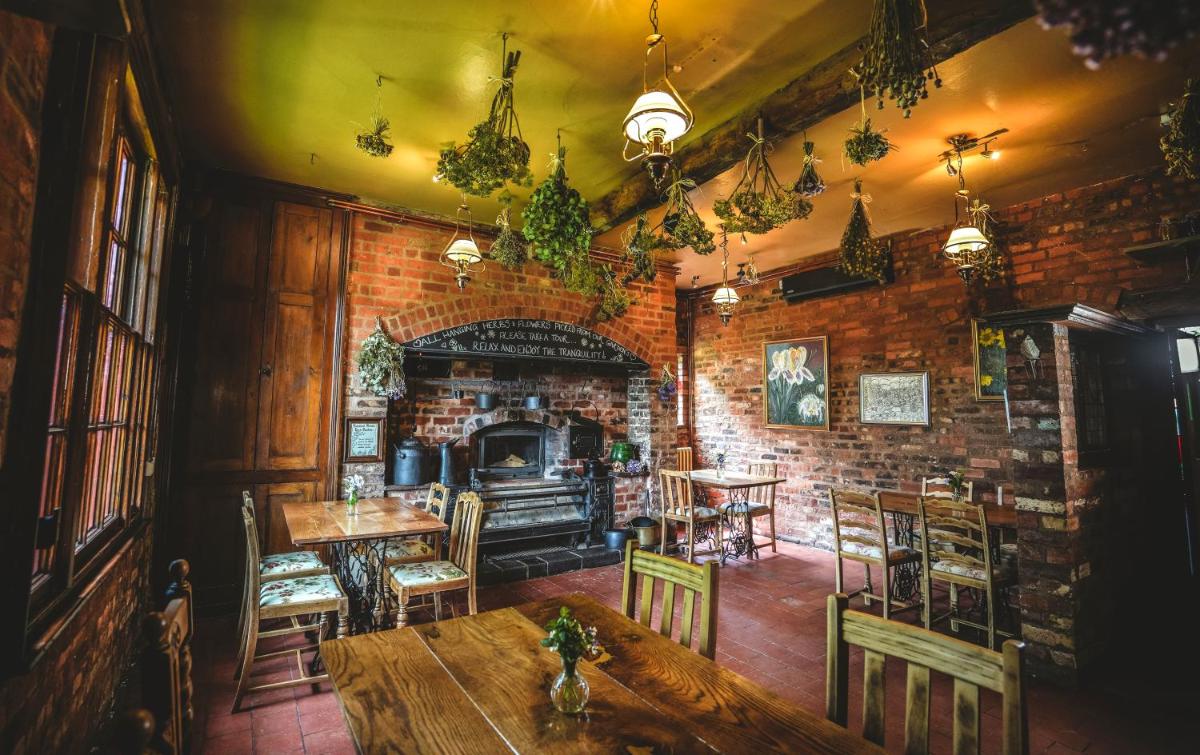 Hundred House Hotel - Housity