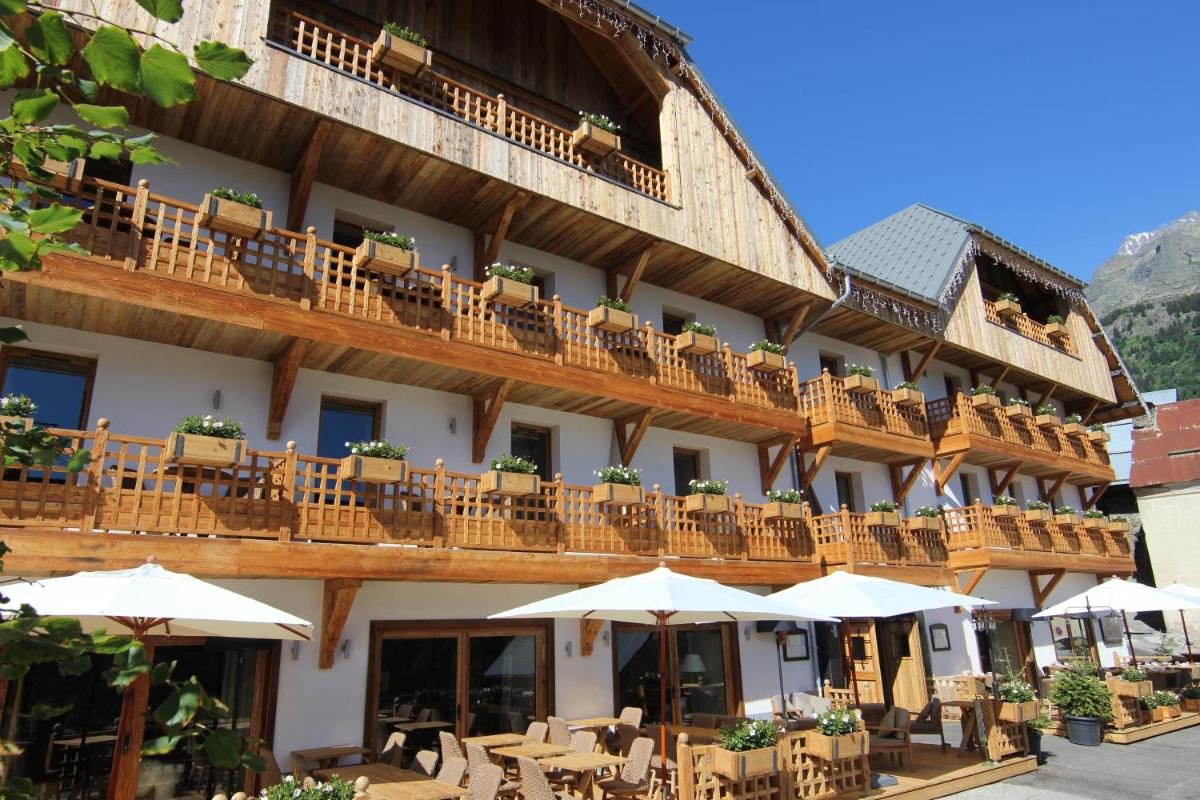 Vue générale sur la montagne ou vue sur la montagne depuis l'hôtel