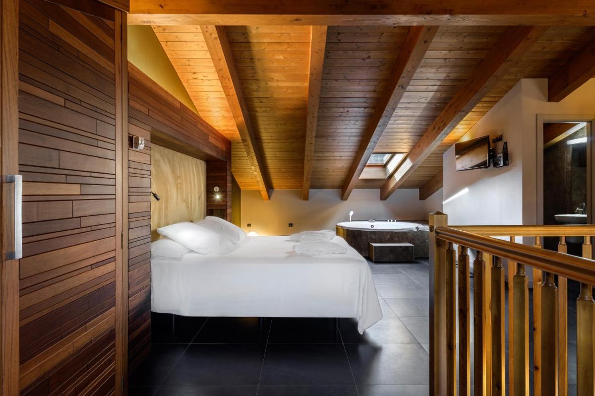 Cama o camas de una habitación en Hotel Spa Aguas de los Mallos