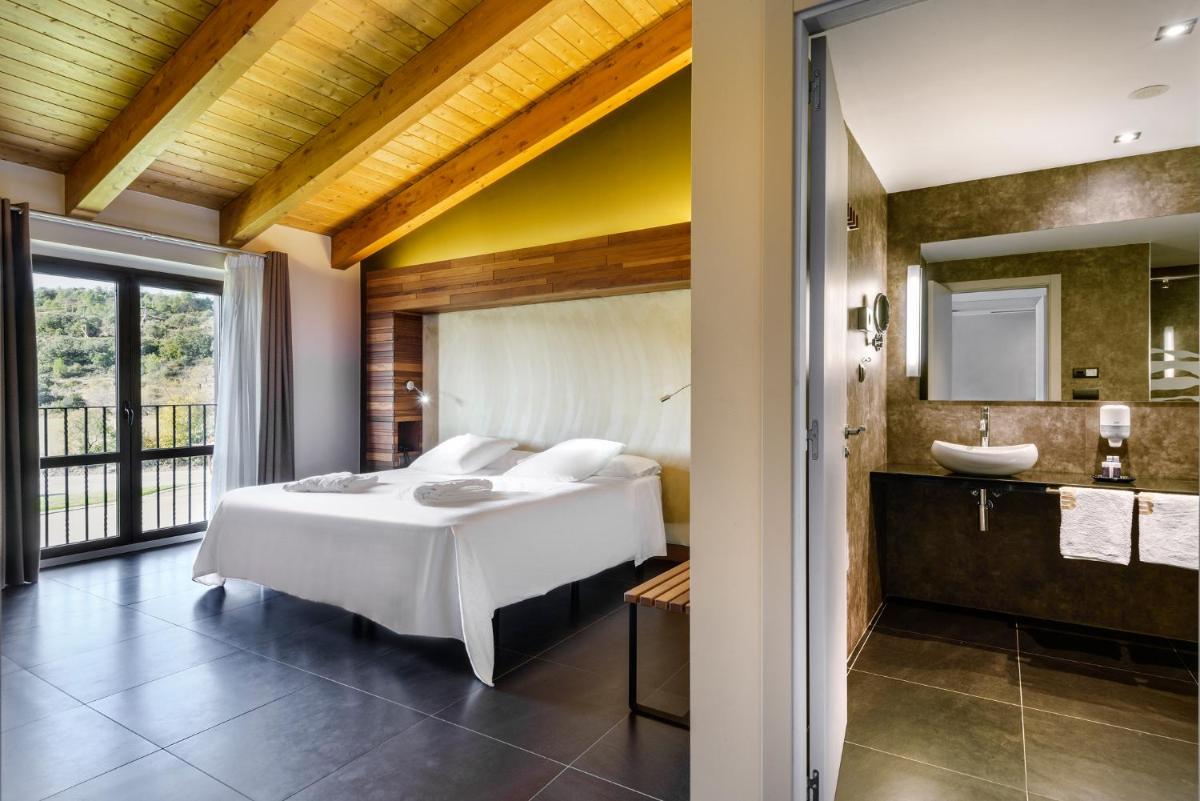Cama o camas de una habitación en Hotel Spa Aguas de los Mallos