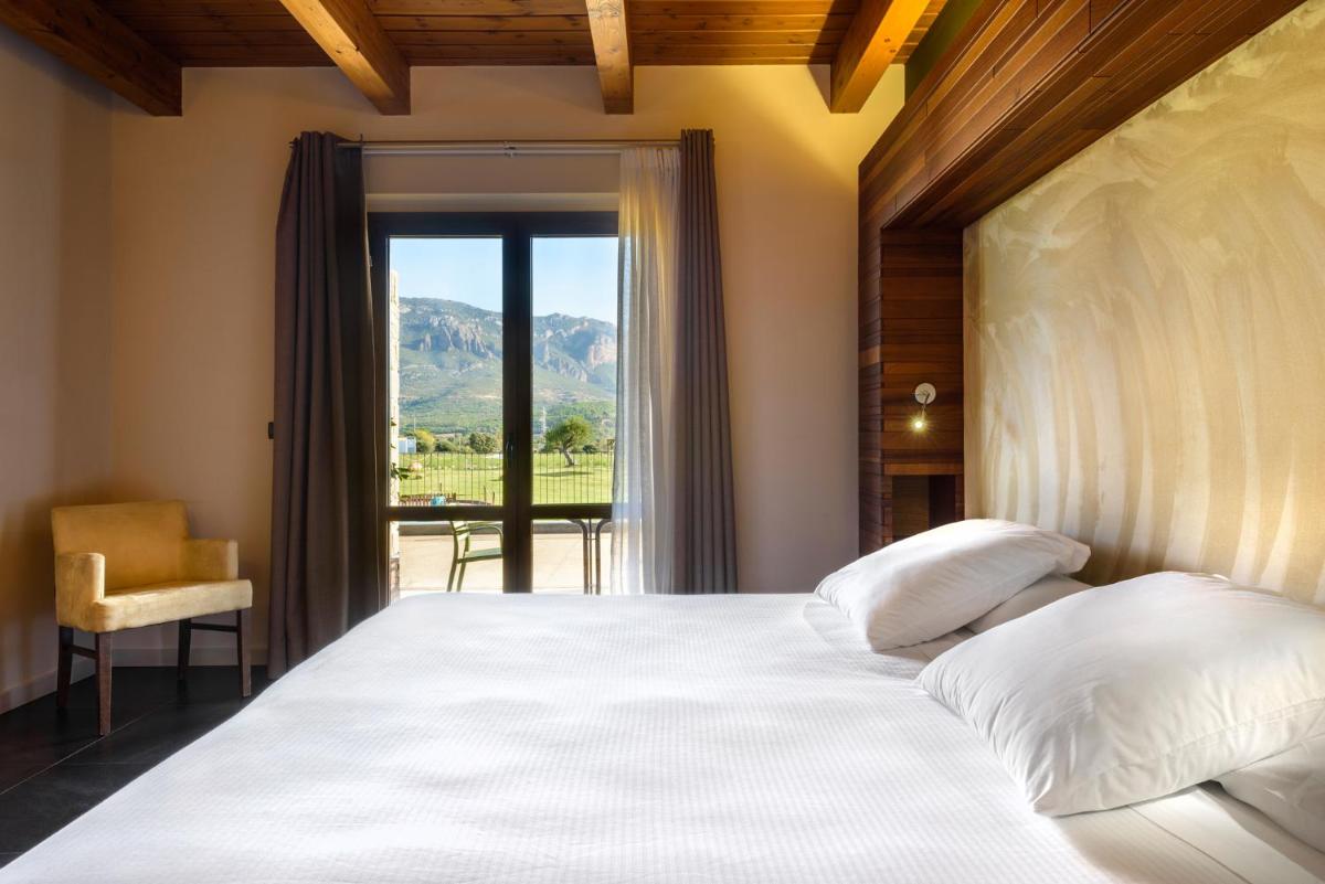 Cama o camas de una habitación en Hotel Spa Aguas de los Mallos