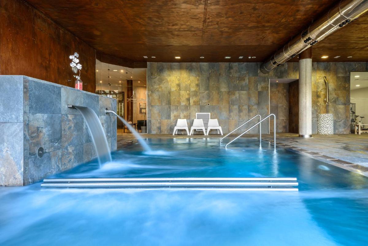 Piscina en o cerca de Hotel Spa Aguas de los Mallos