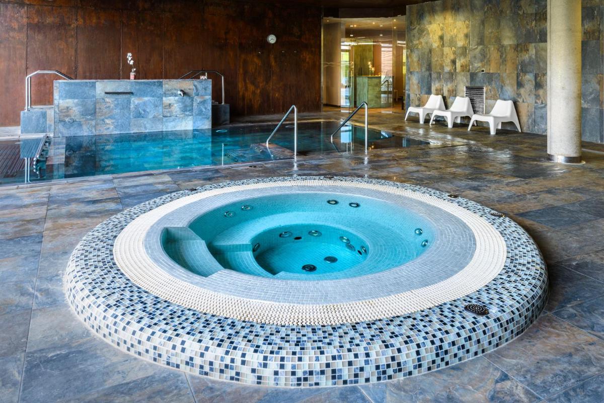 Piscina en o cerca de Hotel Spa Aguas de los Mallos
