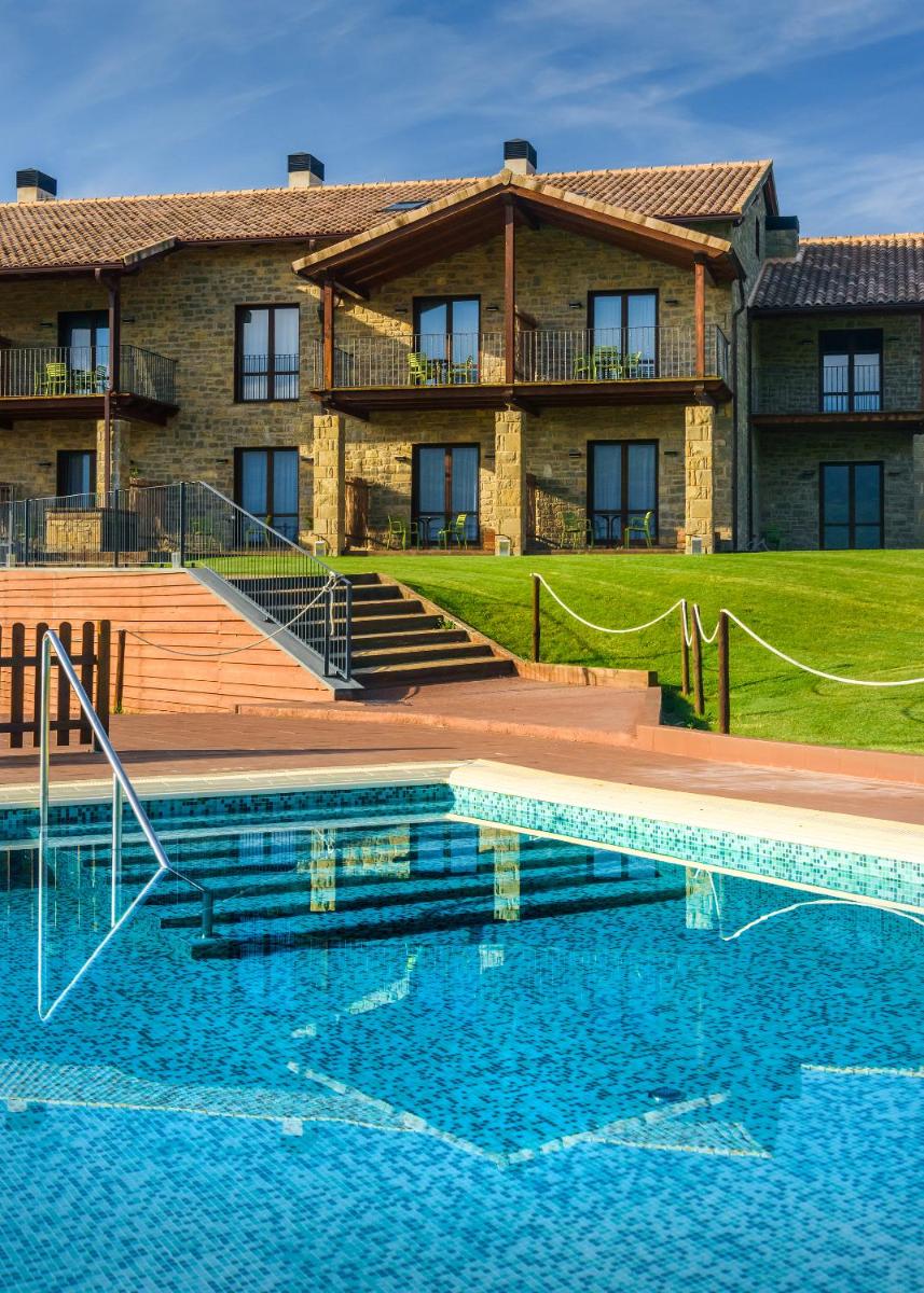 Piscina en o cerca de Hotel Spa Aguas de los Mallos