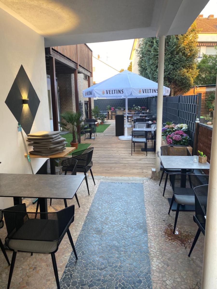 Hotel und Pension Brunnenhof - Housity