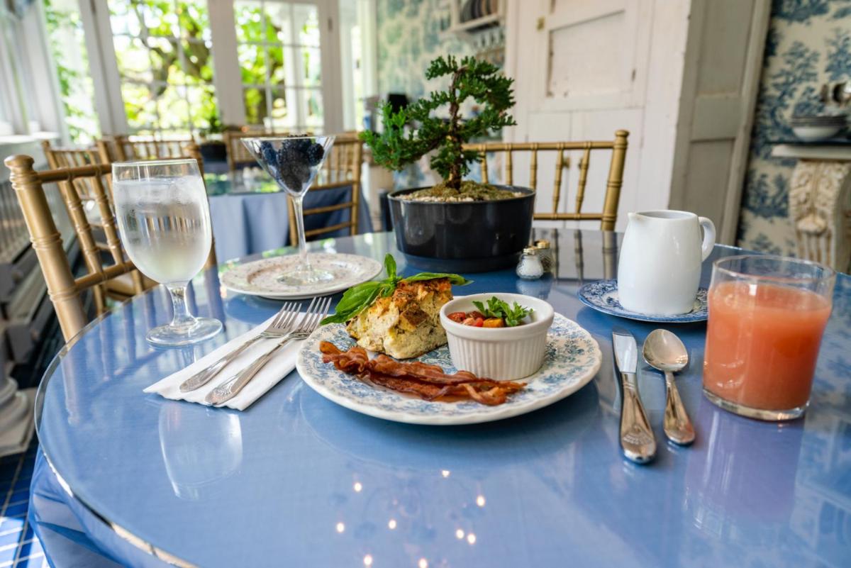 Bluefield Inn, a Select Registry Propery - Housity