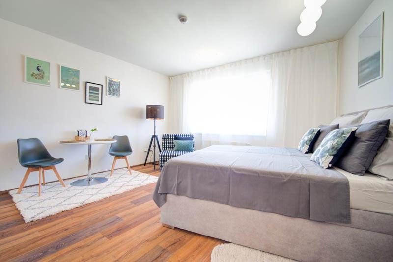 Suitetrails - RoomCity Awakeon Apartments