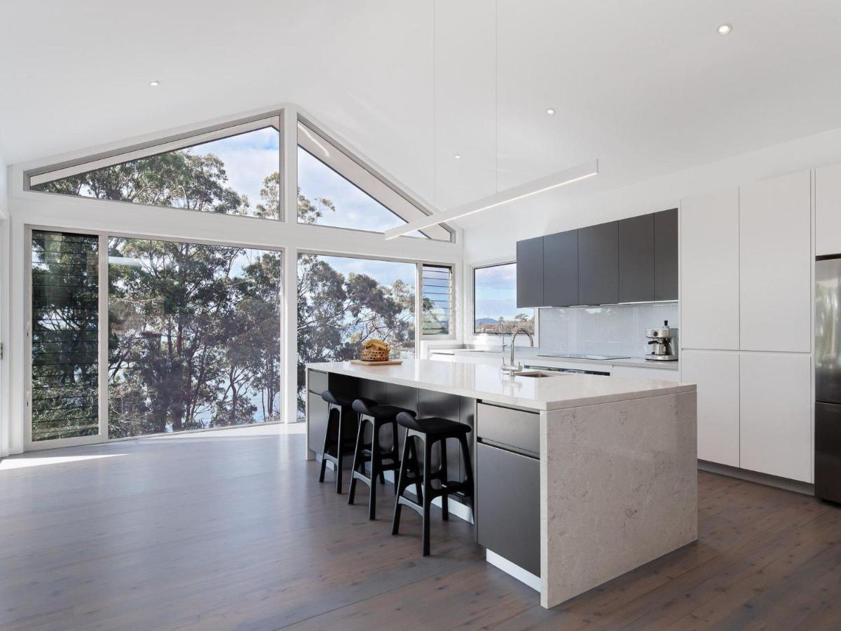 Iluka Stunning Air Conditioned house with WI FI and Water Views - Housity