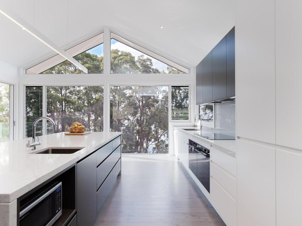 Iluka Stunning Air Conditioned house with WI FI and Water Views - Housity