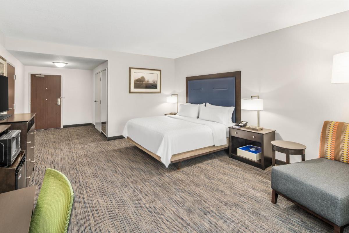 Holiday Inn Express & Suites Wilmington-Newark, an IHG Hotel - Housity