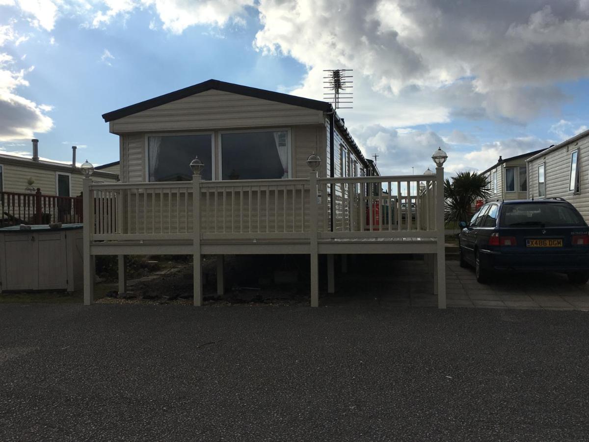 Caravan by the sea Trecco Bay - Housity