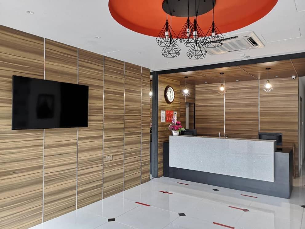 W Hotel Cemerlang - Housity