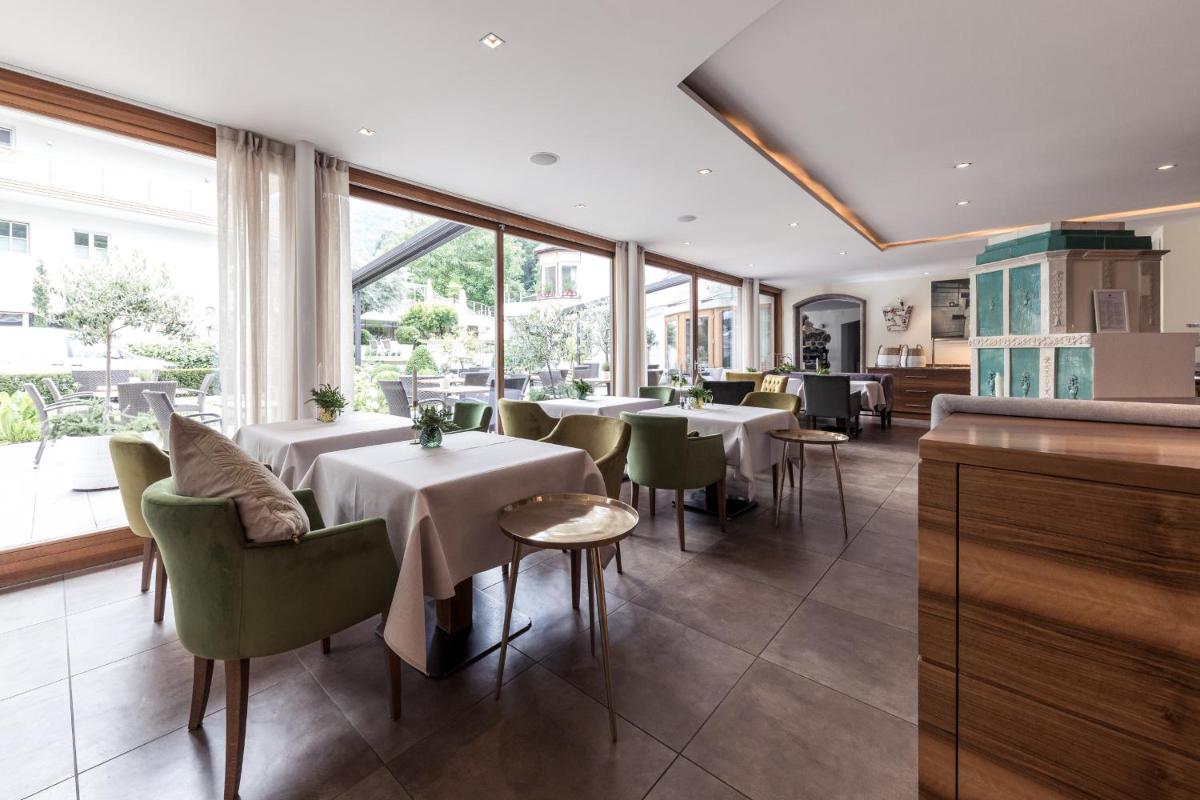 Boutique Hotel Zum Rosenbaum - Housity