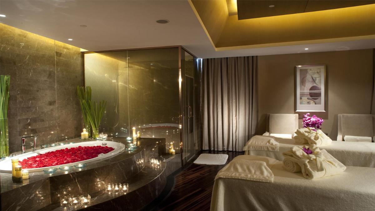 Crowne Plaza Xi'an by IHG - Housity