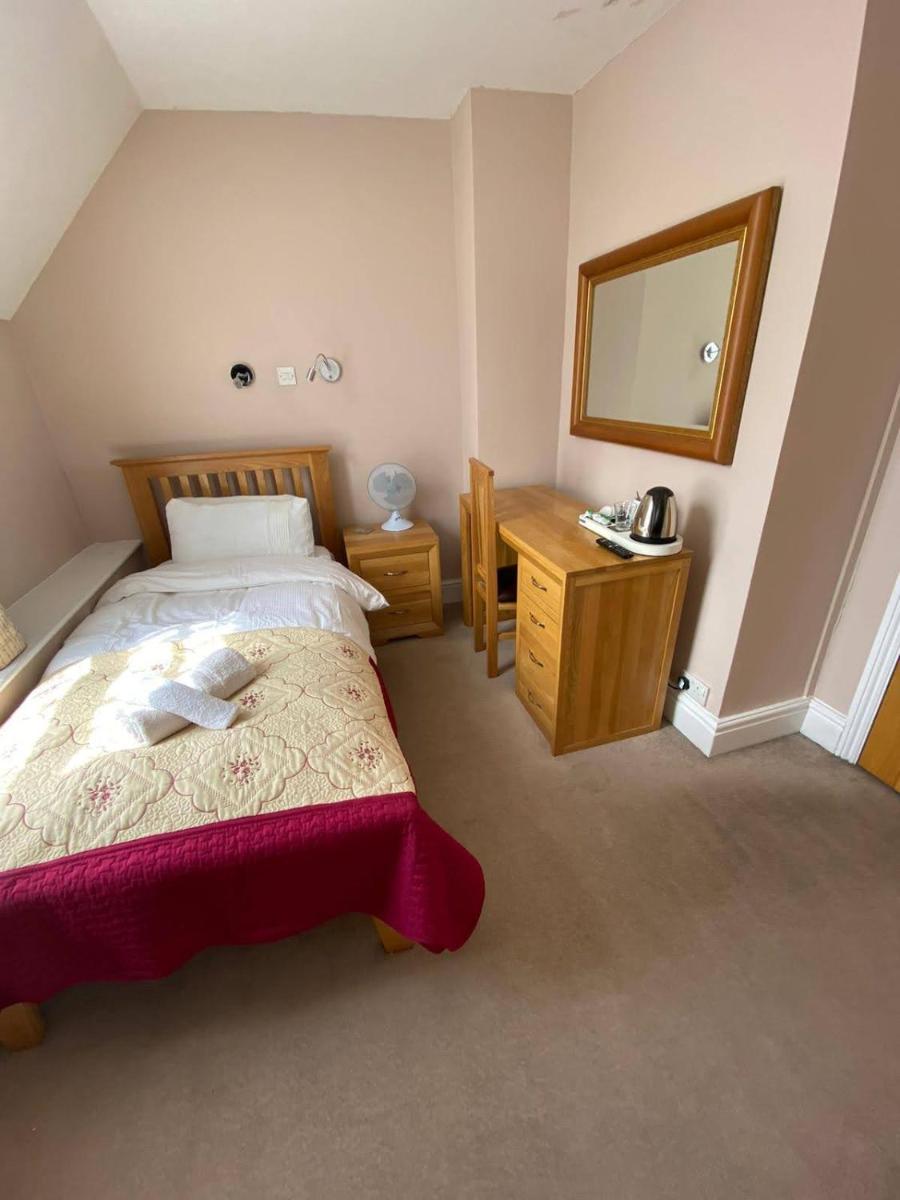 The Antelope at Upavon - Housity