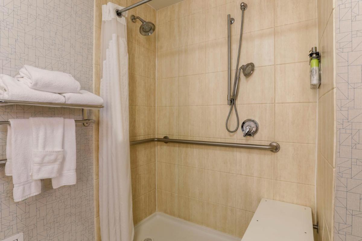 Holiday Inn Express Hotel & Suites Fort Worth Downtown, an IHG Hotel - Housity