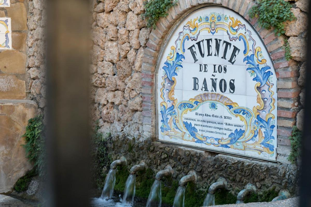 Certificado, premio, señal o documento que está expuesto en Hotel Xauen